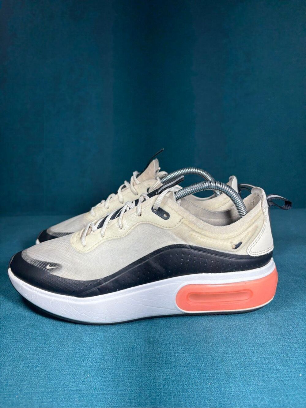 Nike Air Max Dia SE Pale Ivory / Bright Crimson Women's Size 11 AR7410-101